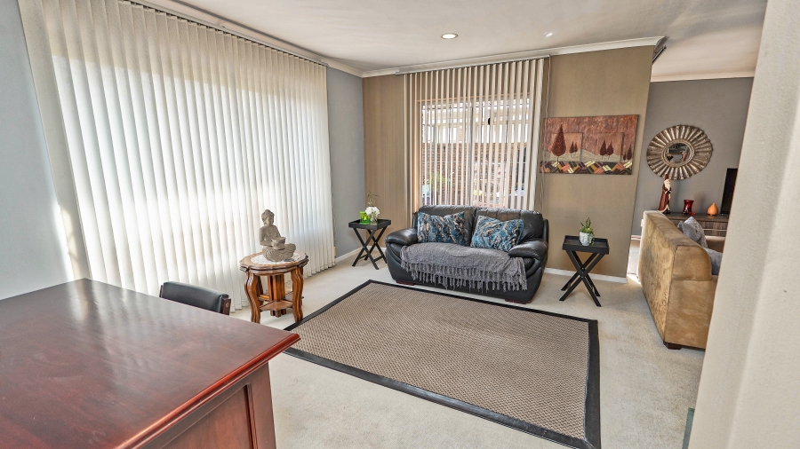 3 Bedroom Property for Sale in Welgelegen 3 Western Cape